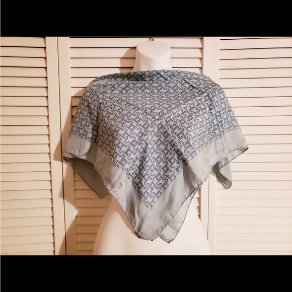 4-Silk Scarfs/In very good condition ! Any questions just ask! - Picture 5 of 7